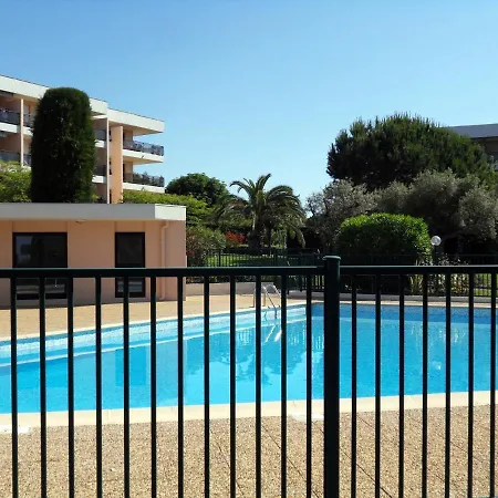 3 Pieces, Refait A Neuf, Standing, Piscine, A Pieds Lägenhet