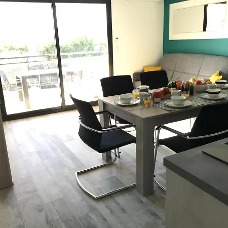 3 Pieces, Refait A Neuf, Standing, Piscine, A Pieds Appartement