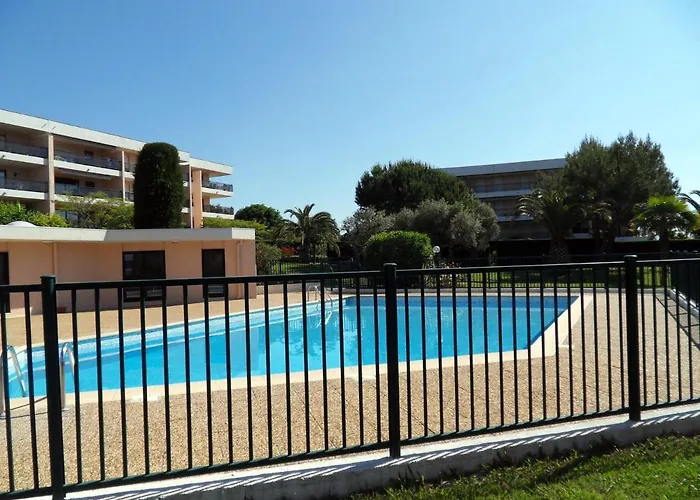 Lägenhet 3 Pieces, Refait A Neuf, Standing, Piscine, A Pieds Antibes