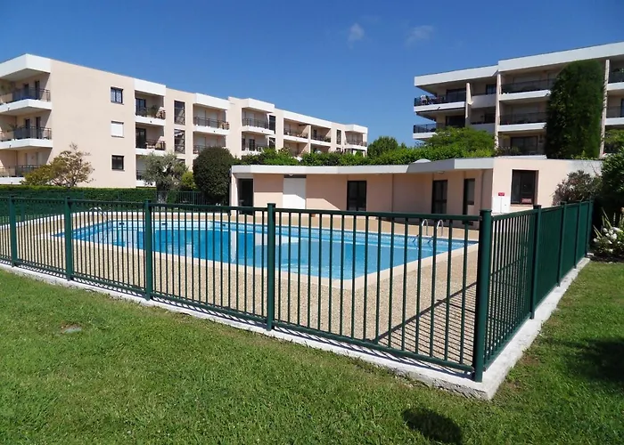 3 Pieces, Refait A Neuf, Standing, Piscine, A Pieds Antibes