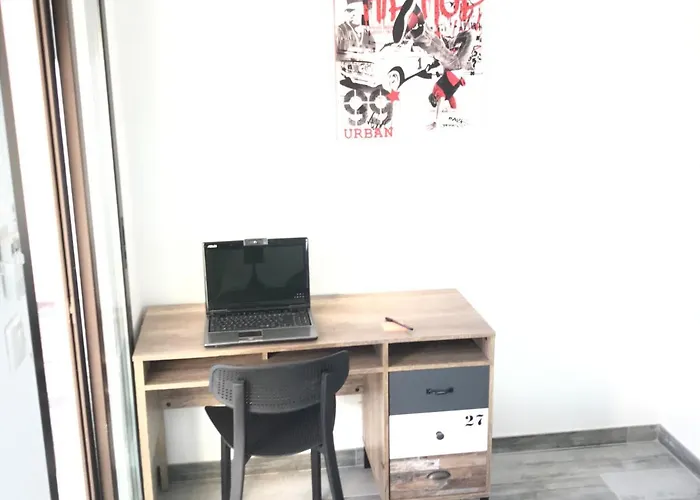 3 Pieces, Refait A Neuf, Standing, Piscine, A Pieds Antibes