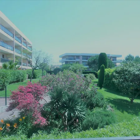 3 Pieces, Refait A Neuf, Standing, Piscine, A Pieds *