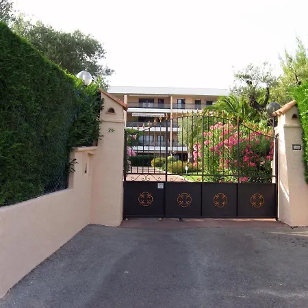 3 Pieces, Refait A Neuf, Standing, Piscine, A Pieds Daire *