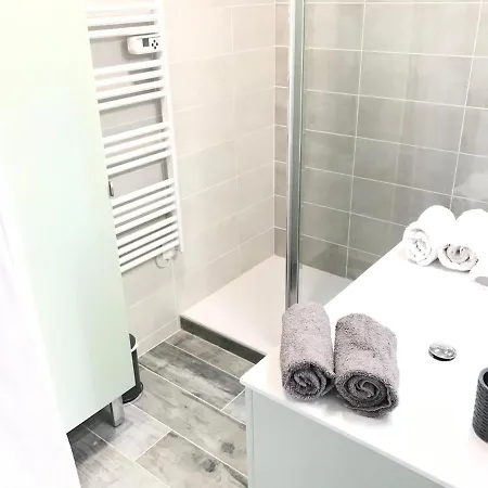 شقة 3 Pieces, Refait A Neuf, Standing, Piscine, A Pieds أنتيب