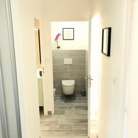 3 Pieces, Refait A Neuf, Standing, Piscine, A Pieds