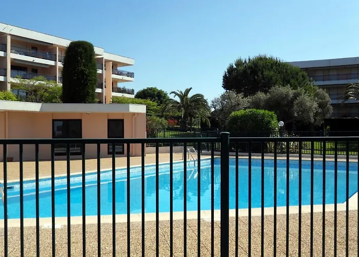 3 Pieces, Refait A Neuf, Standing, Piscine, A Pieds Daire