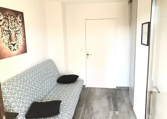 Daire 3 Pieces, Refait A Neuf, Standing, Piscine, A Pieds Antibes