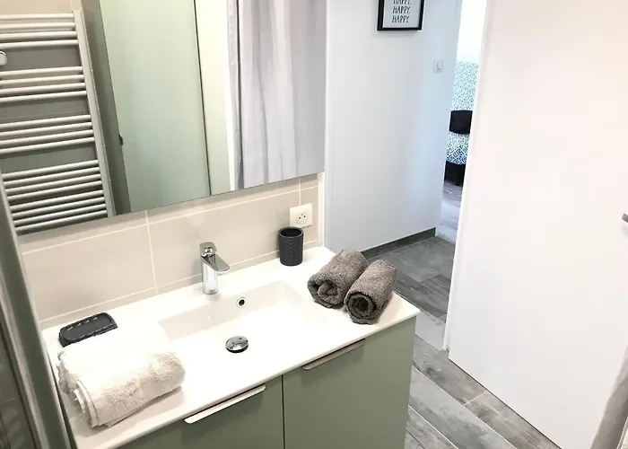 3 Pieces, Refait A Neuf, Standing, Piscine, A Pieds Daire *