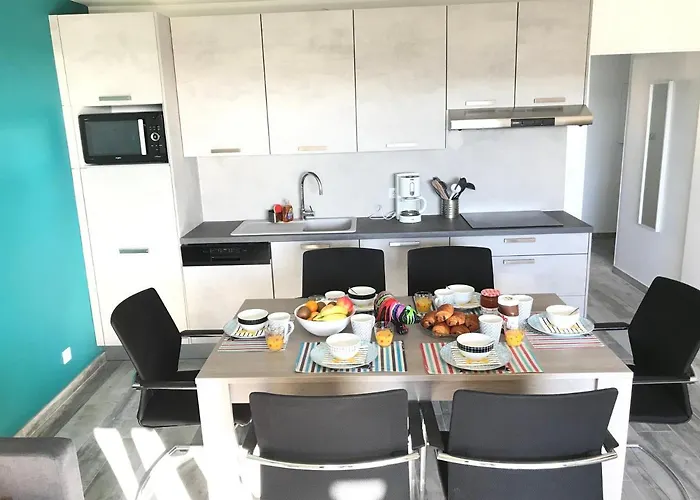 3 Pieces, Refait A Neuf, Standing, Piscine, A Pieds *