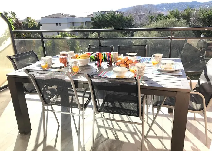 3 Pieces, Refait A Neuf, Standing, Piscine, A Pieds *